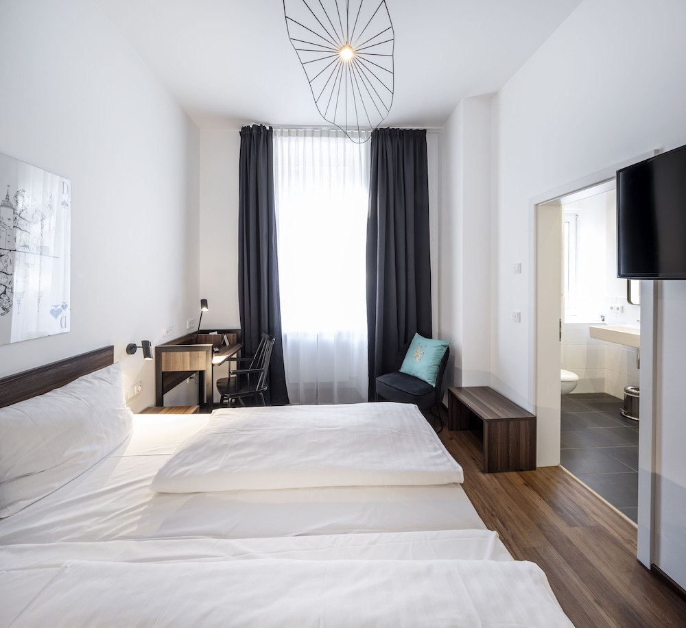 Double Room - Photo 10