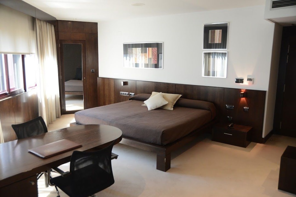 Suite - Photo 3