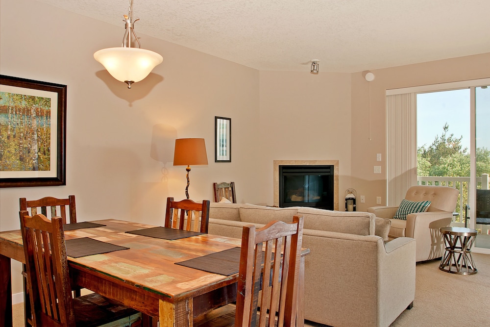 Luxury Condo, 2 Bedrooms, Resort View photo 2