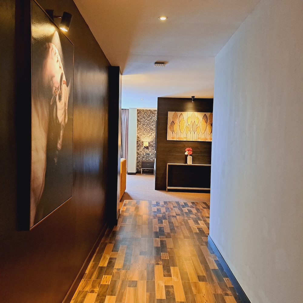 Luxury Suite, Jetted Tub, Mountain View photo 3