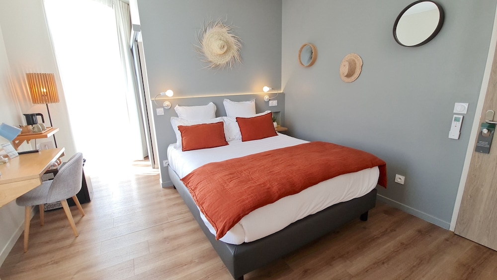 Standard Double Room, City View