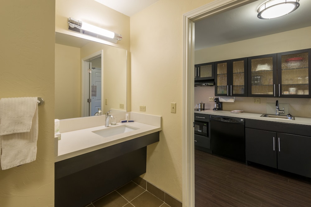 Studio Suite, 2 Queen Beds, Accessible (Mobility Tub) photo 2