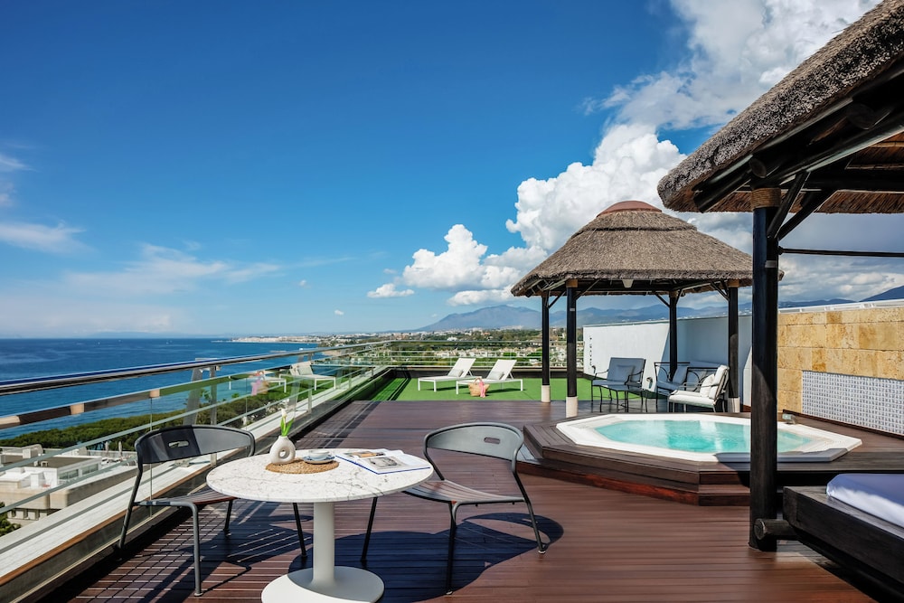 Suite Penthouse Moet Chandon (Red Level Lounge Access)