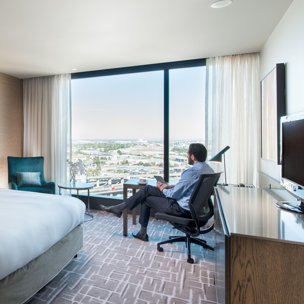 Pacific Club Room (Pacific Club Access)