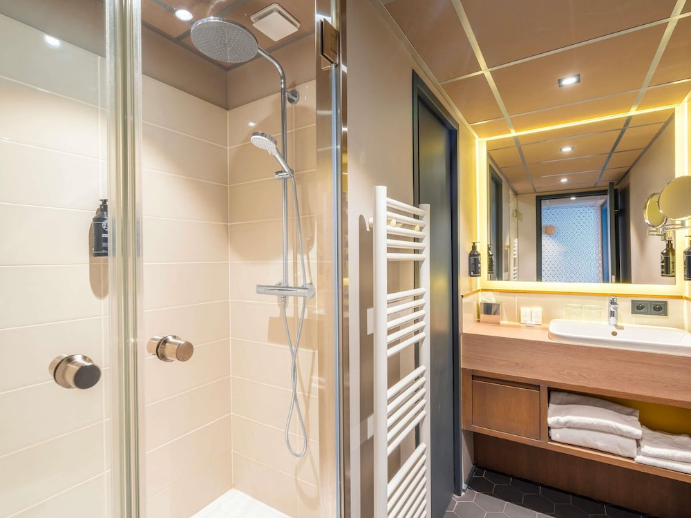 Superior Room, 2 Twin Beds thumbnail 5
