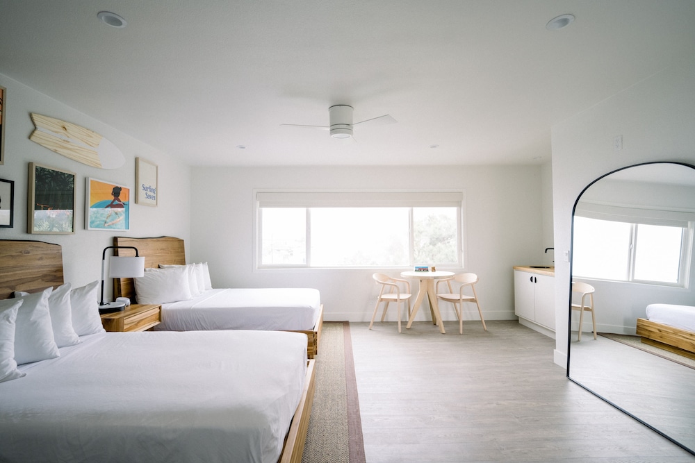 Peaceful Two Doubles Room with Partial Ocean View photo 1