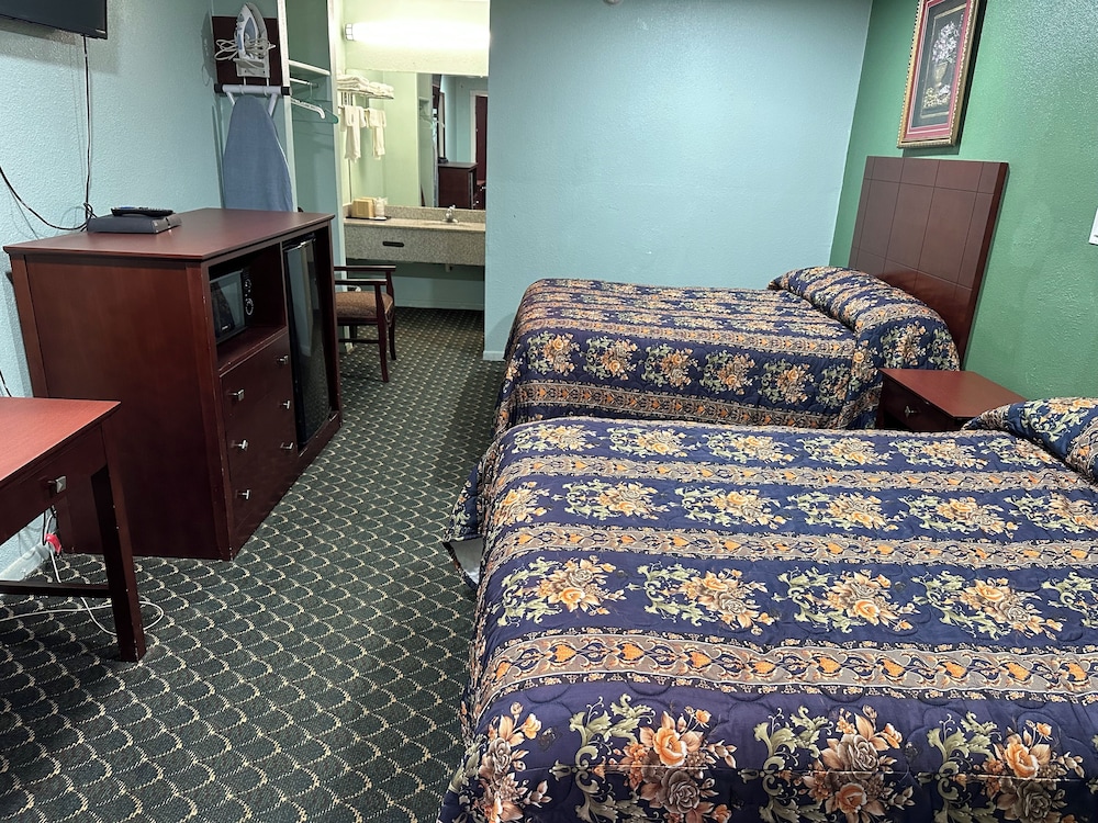 Basic Room, 1 Double Bed, Smoking photo 1
