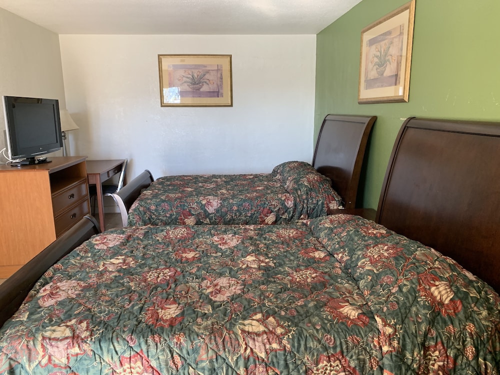 Standard Room, 2 Queen Beds photo 3