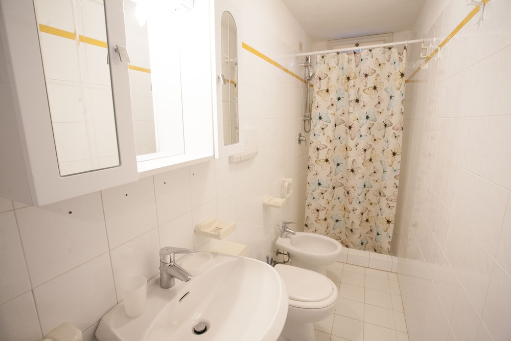 Studio Suite, 2 Queen Beds, Non Smoking - Photo 3