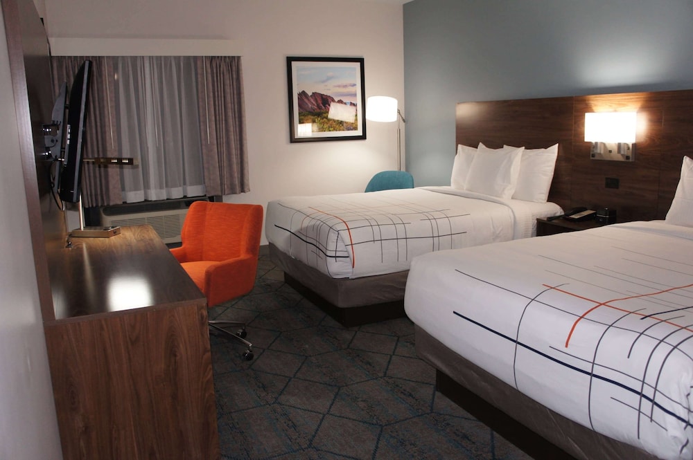 Deluxe Room, 2 Queen Beds, Accessible, Non Smoking (Mobility, Bathtub w/ Grab Bars) - Photo 3