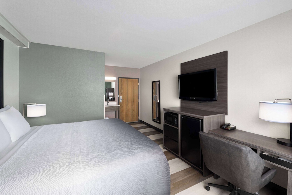 Standard Room, 1 Queen Bed - Photo 2