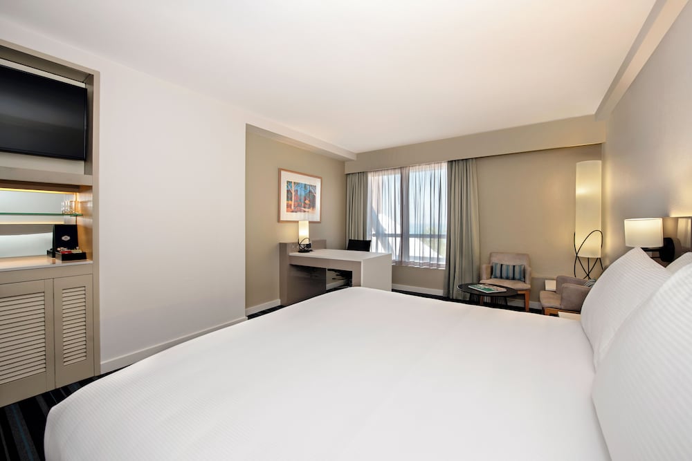 King Guest Room High Floor - Photo 4