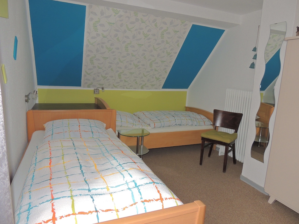 4 Basic Twin Room photo 1