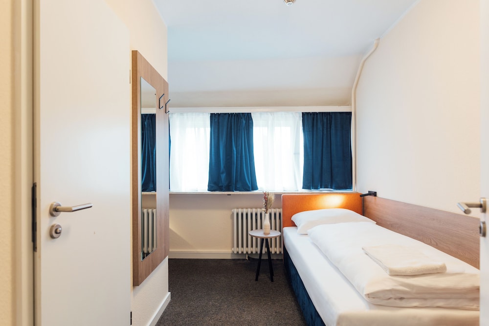 Single Room, Private Bathroom, Garden View
