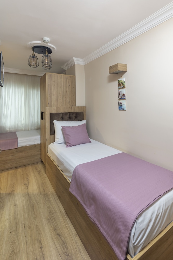 Economy Room, 2 Twin Beds photo 3