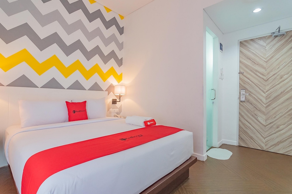 Double Room (Reddoorz) - Photo 5