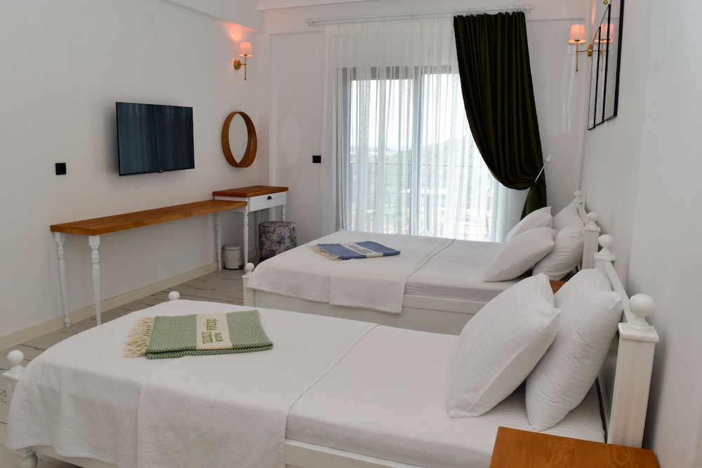 Deluxe Triple Room, Balcony, Sea View - Photo 12