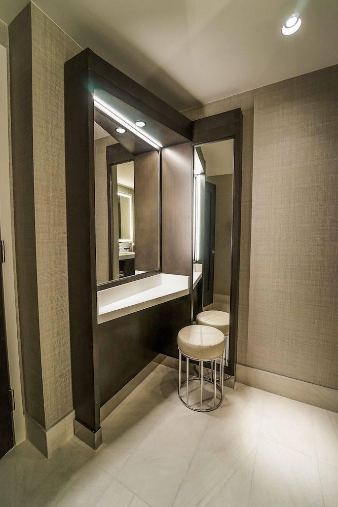 Classic Room, 2 Queen Beds, Transfer Shower, Non Smoking (Mobility Accessible)