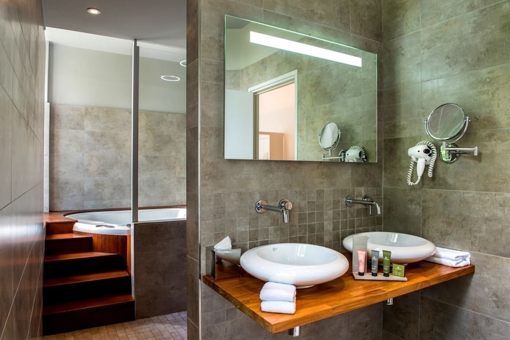 Suite - Photo 2