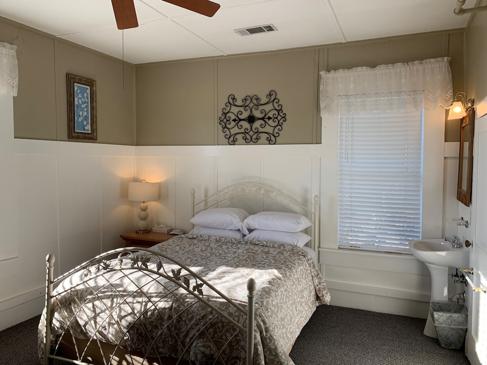 Traditional Double Room, 1 Queen Bed, Garden View