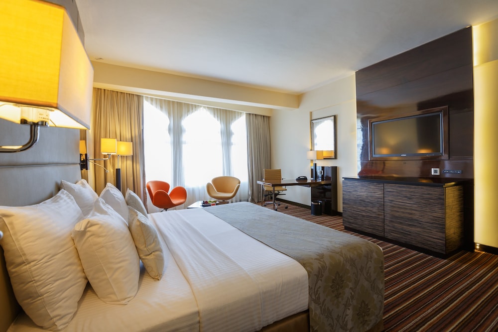 Deluxe Room, 1 King Bed, Non Smoking - Photo 3