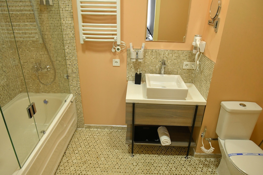 Deluxe Double Room - Photo 14