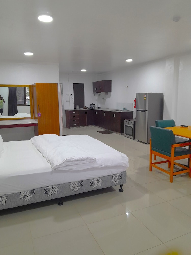 Standard Room, 1 King Bed, Courtyard View