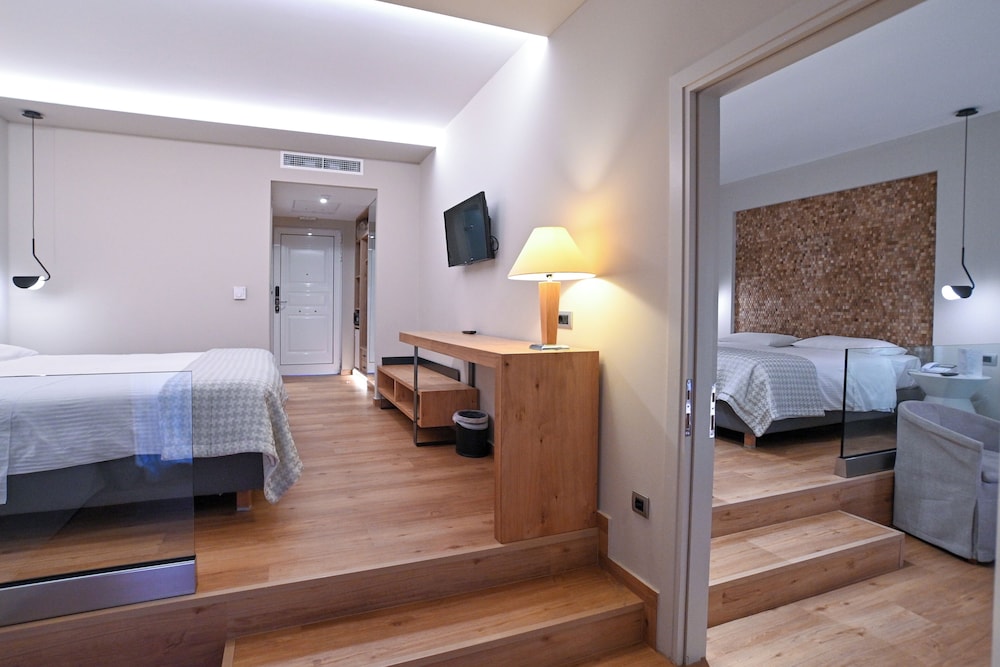 Family Room, Connecting Rooms, Garden View