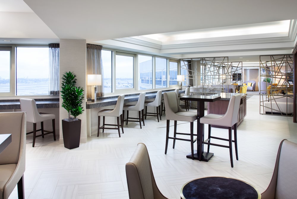 Club Suite, 1 King Bed thumbnail 6