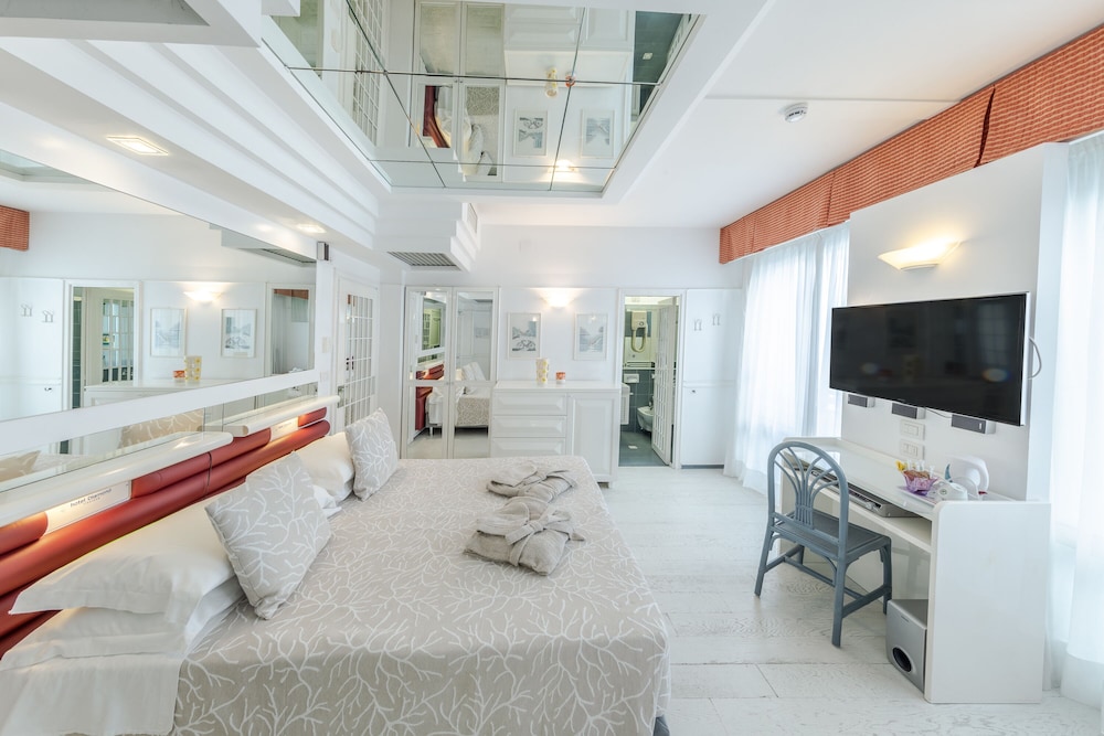 Standard Double or Twin Room - Photo 30
