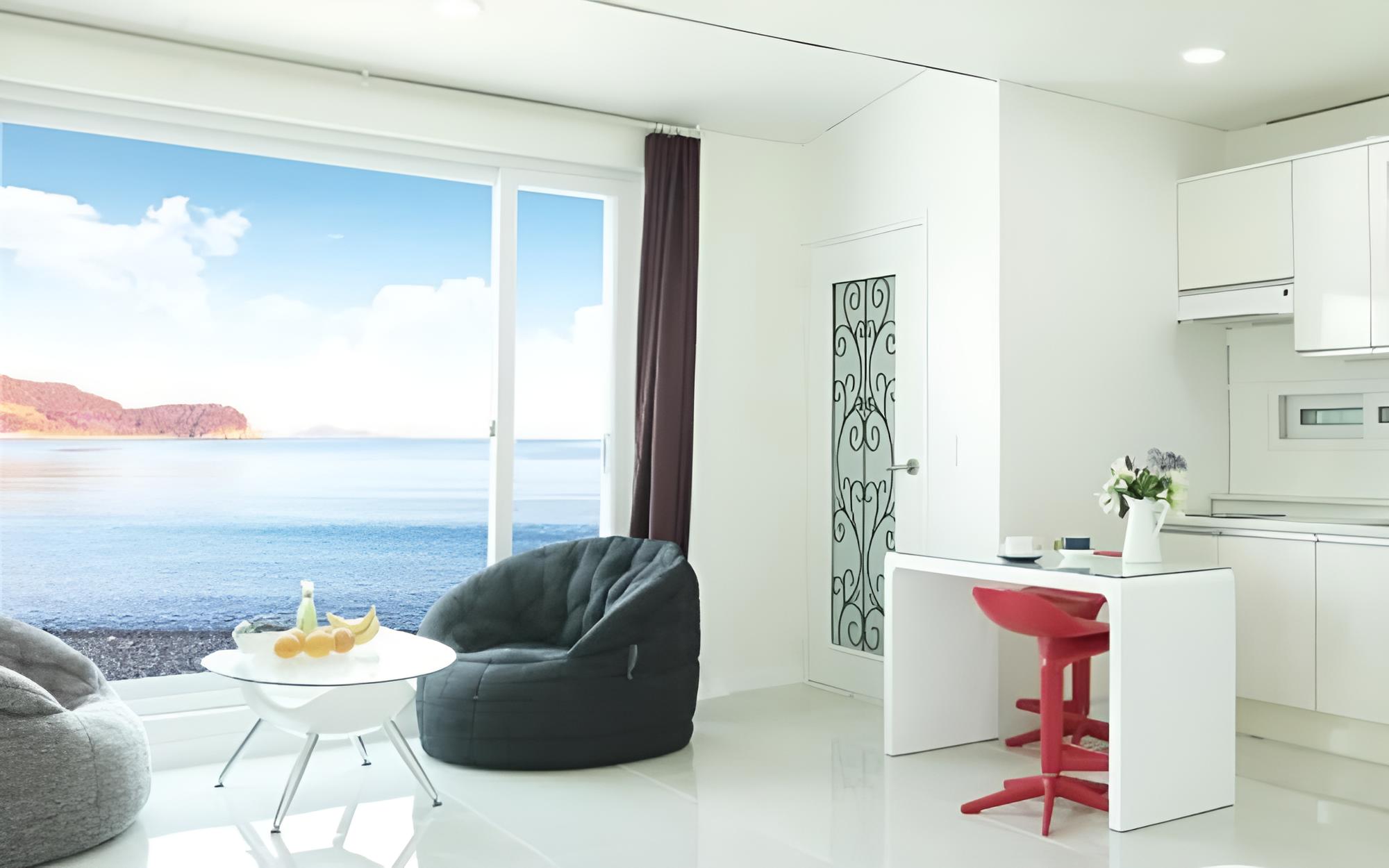 Room (Night fog (2nd floor ocean view)) - Photo 8
