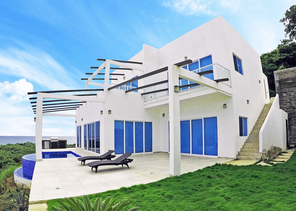 Luxury House photo 3