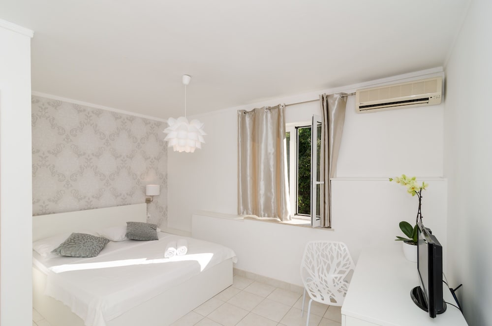 Standard Double Room photo 3