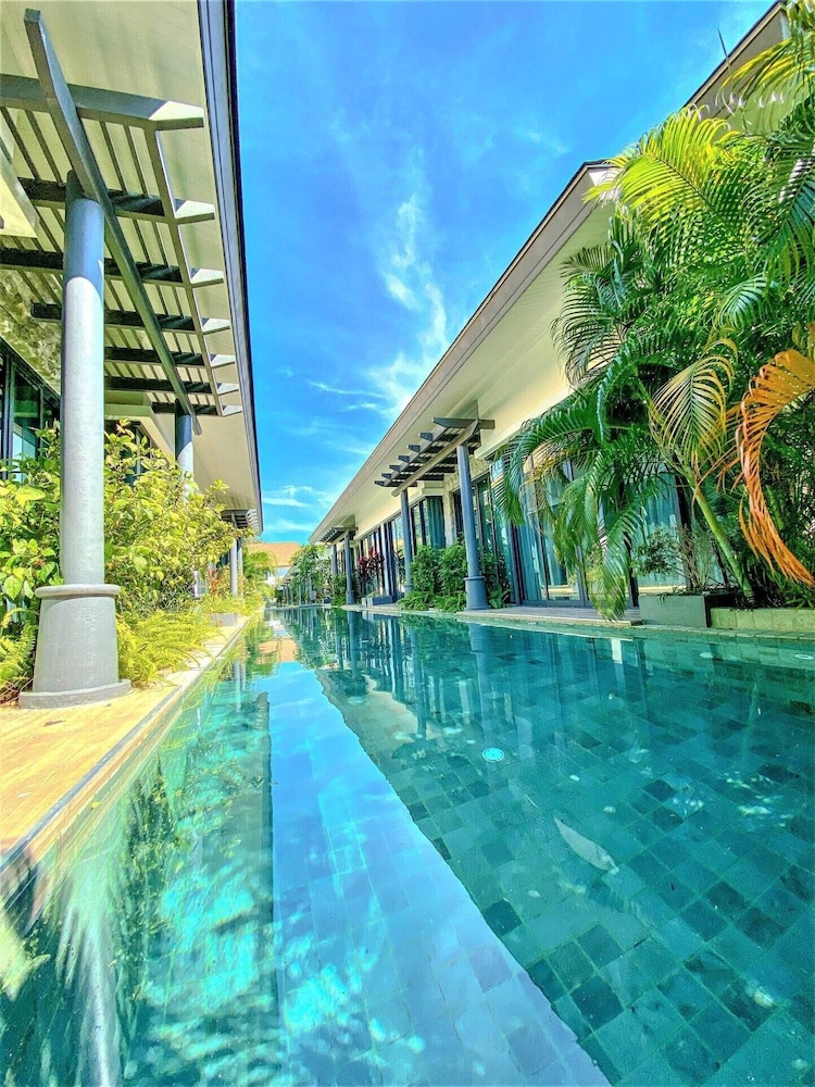 1 Bedrooms, Pool Access - Photo 6