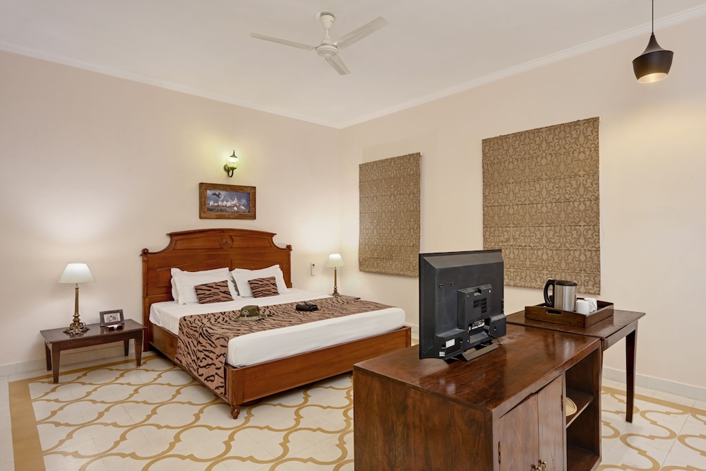 Pool side suite - Photo 13