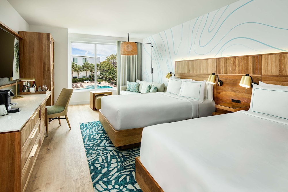 Premium Room, 2 Queen Beds, Pool View