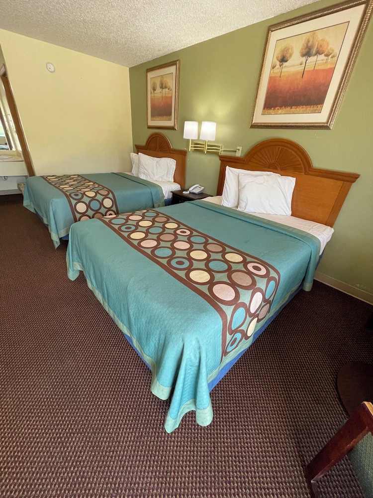 Standard Room, 2 Queen Beds, Non Smoking - Photo 6
