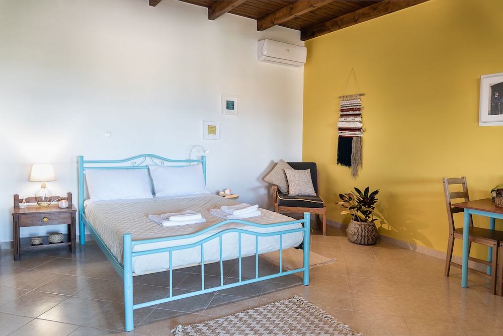 Standard Studio, Partial Sea View (Yellow)