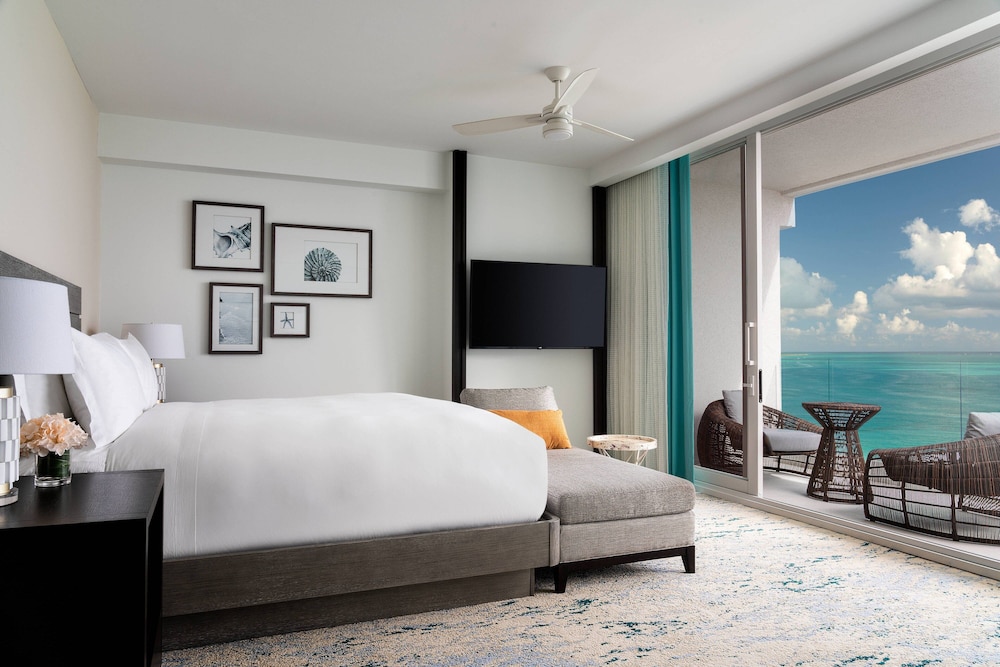 Club Junior Suite, Club lounge access, Junior Suite, 1 King - Photo 2