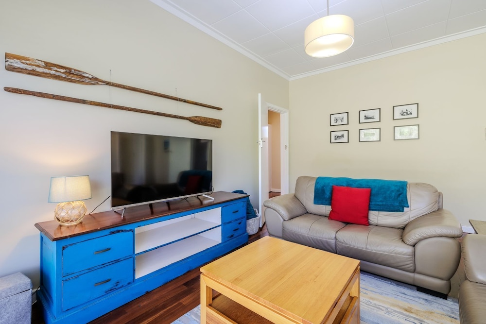 Two-Bedroom House, Sleeps 5 Bedroom, 1 Bunk Bed, 1 Single Bed,  Double Bed photo 1