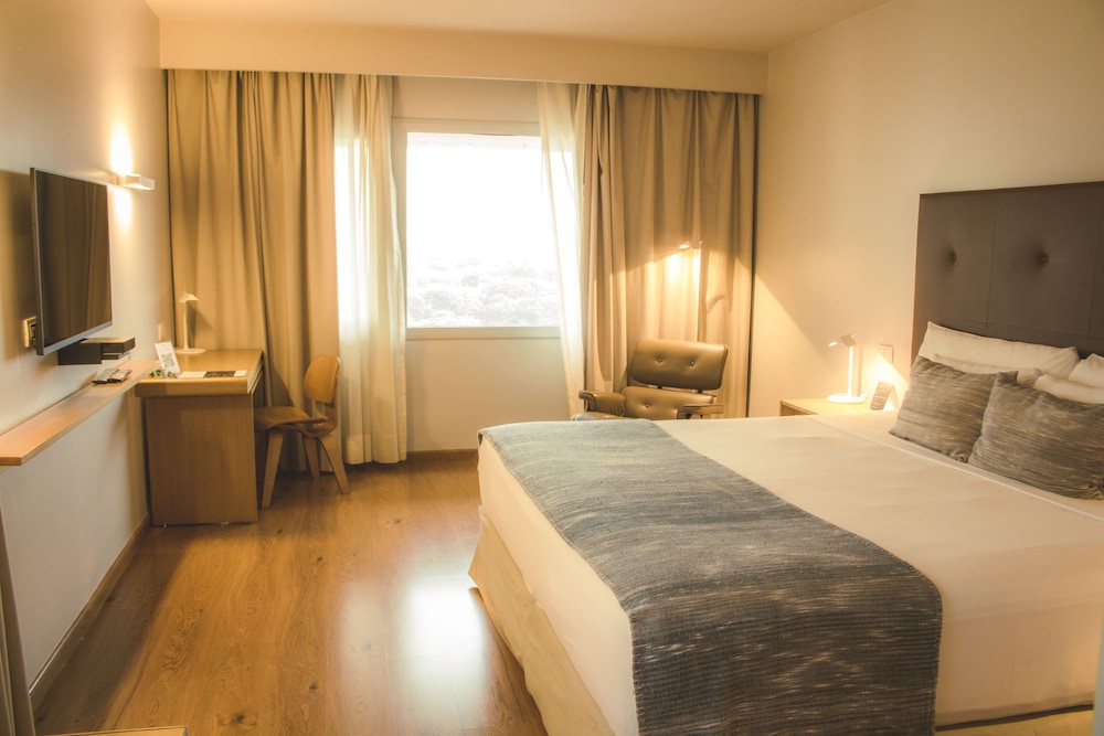 Superior Room, 1 King Bed photo 2