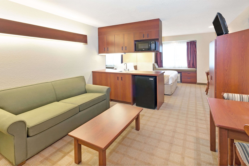 Suite, 1 Queen Bed photo 1