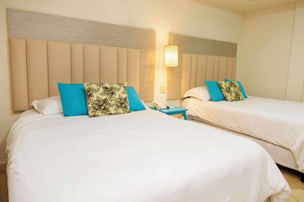 Standard Room, 2 Queen Beds, Non Smoking - Photo 3
