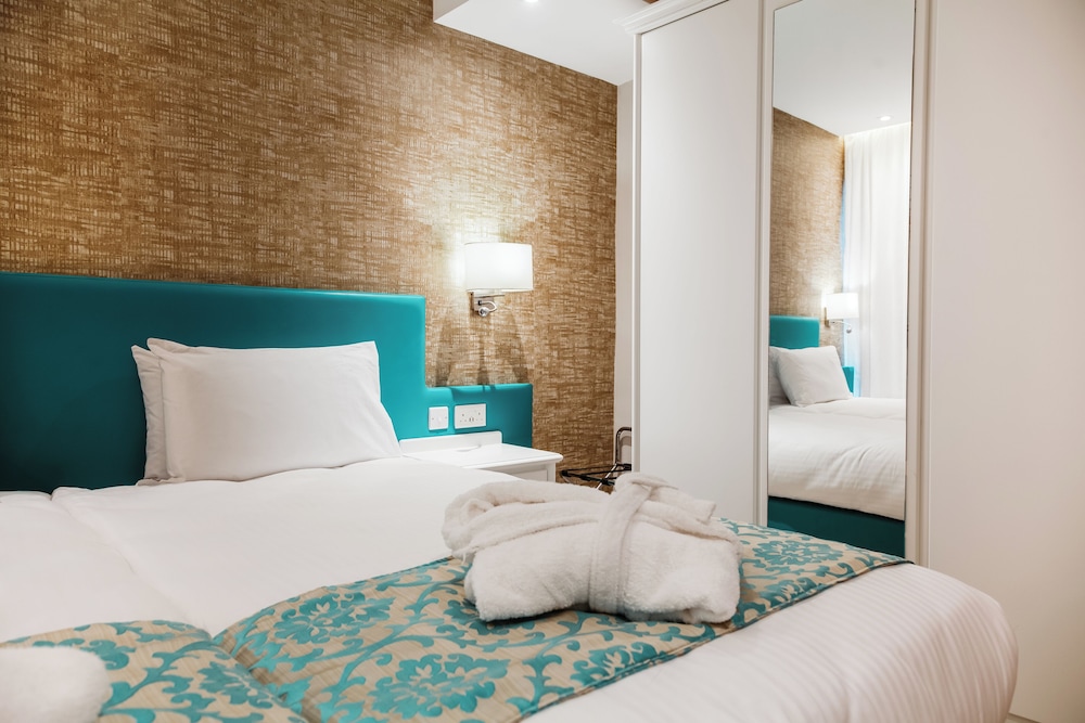 Standard Twin Room, Pool View - Photo 2