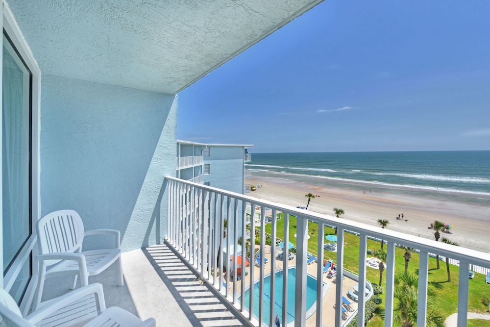 Oceanfront Queen Studio - Photo 7