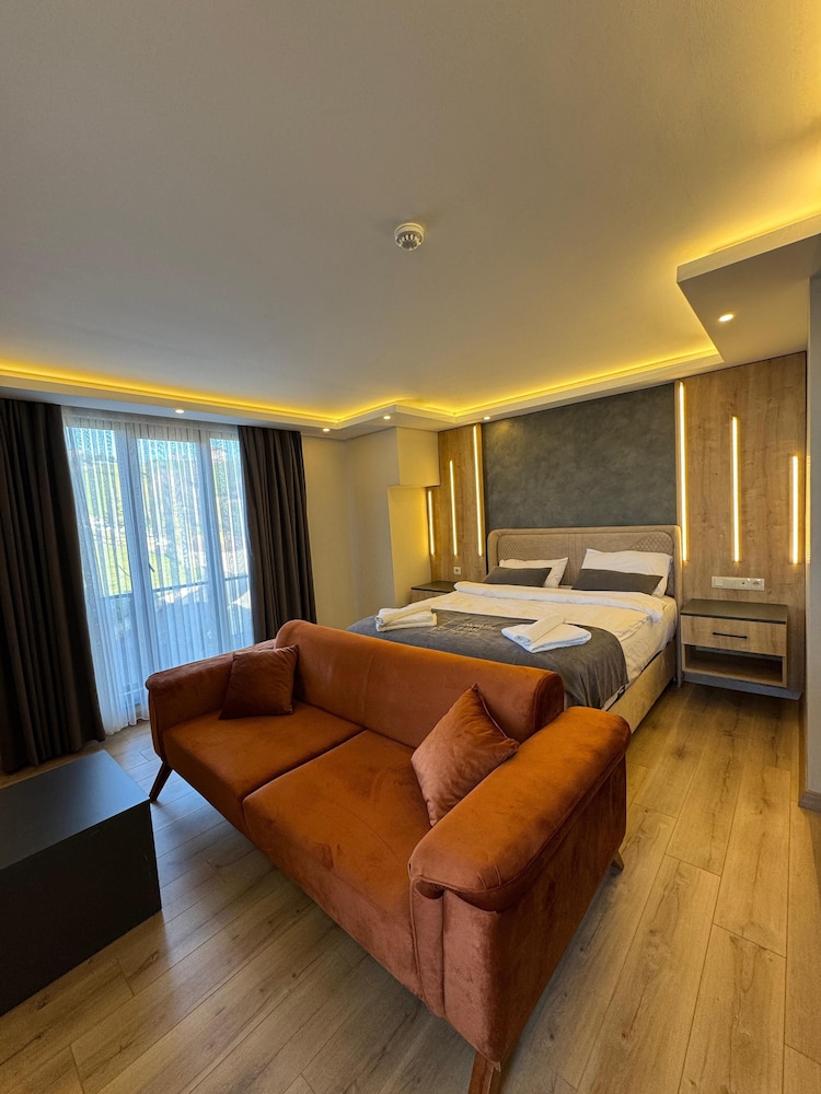 Deluxe Triple Room, Balcony, Mountain View
