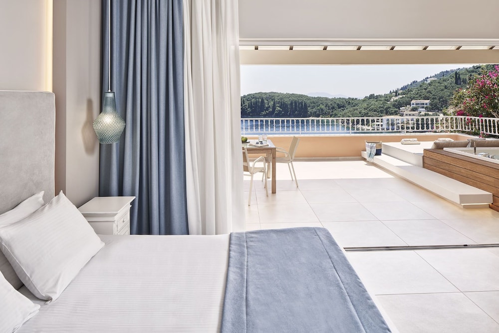 Grand Terrace Junior Suite (outdoor tub)