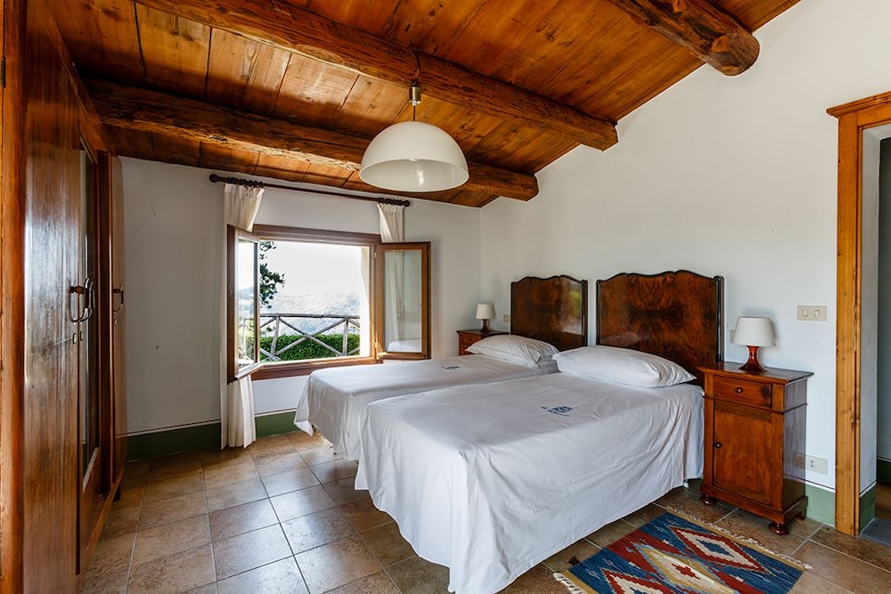 Villa, 4 Bedrooms, Ground Floor (Collinaccia) photo 1