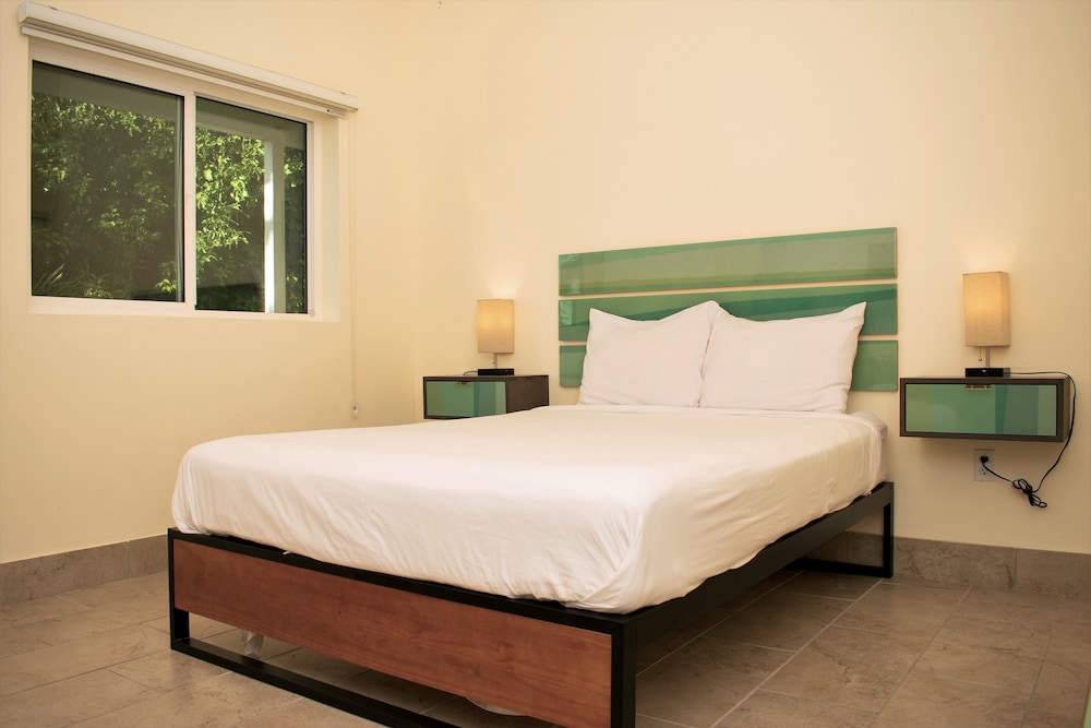 Upper Level Queen Bed photo 1