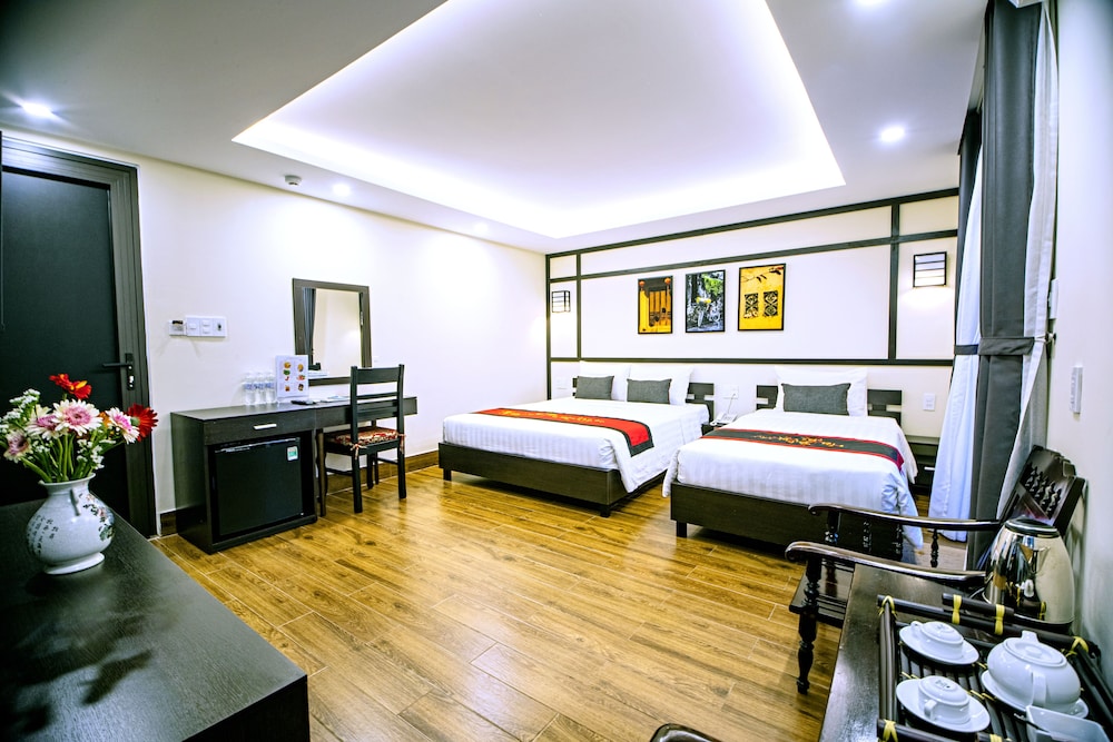 Deluxe Triple Room, Balcony - Photo 5